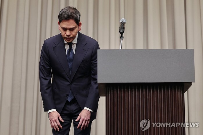 정용진 신세계그룹 회장 “모든 책임은 저에게”…스타벅스 ‘5·18 탱크데이’ 논란에 대국민 사과